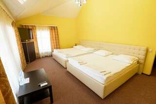 Гостиница Рай Иваново Cемейный номер с собственной ванной комнатой-1